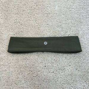 Lululemon Fly Away Tamer Headband in Medium Green